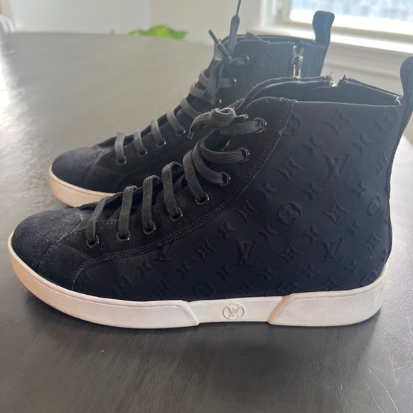 Authentic Louis Vuitton Suede sneakers - Picture 2 of 4